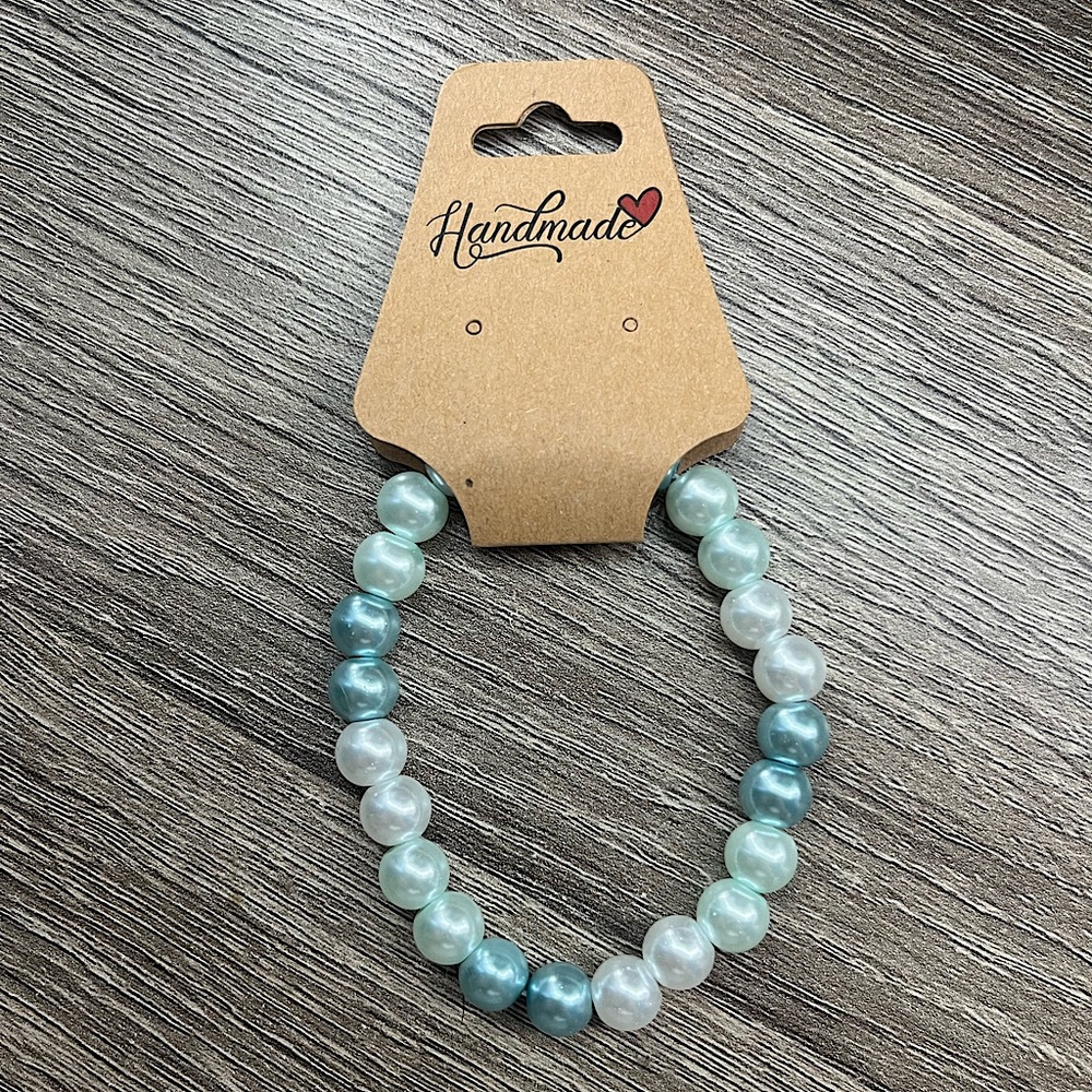 Women’s metallic bracelet